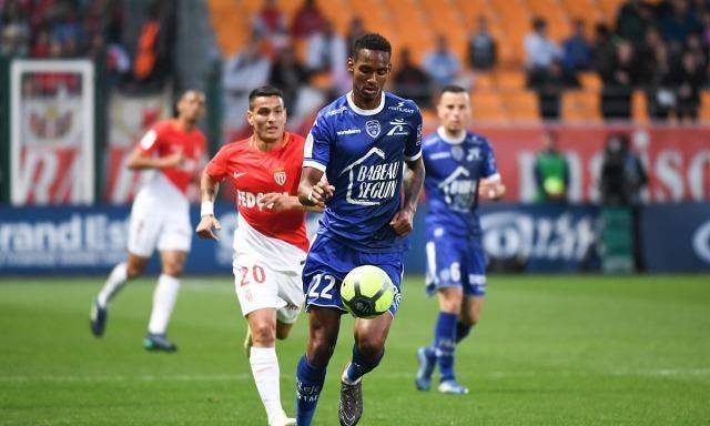 详细阅读:蜂鸟-包含今夜法国杯传出新动向,阿贾克斯战术微调,管理层表态:质疑声仍在,更衣室氛围转暖的词条-蜂鸟 蜂鸟-包含今夜法国杯传出新动向,阿贾克斯战术微调,管理层表态:质疑声仍在,更衣室氛围转暖的词条-蜂鸟